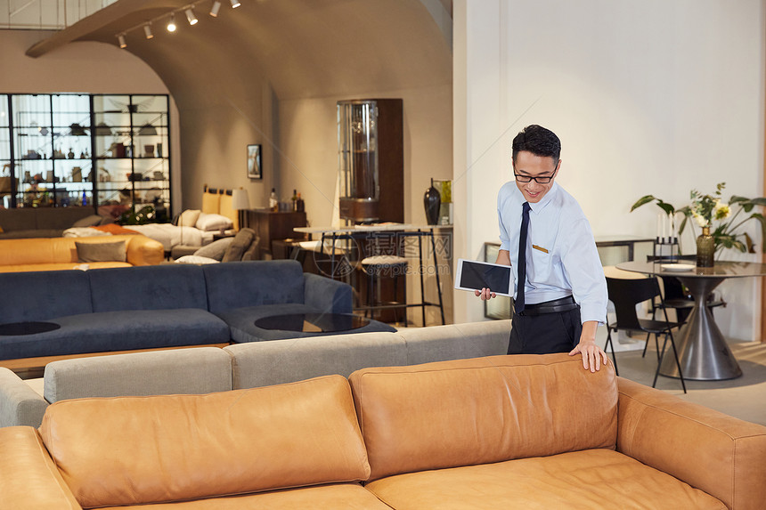 塑造專業(yè)溫馨的家具店銷售形象，助力家居用品銷售增長(zhǎng)